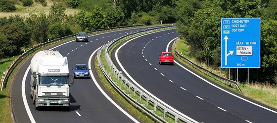 Specialisté vytipovali v kraji ti nebezpené úseky silnic, které budou provovat. (Ilustraní foto)