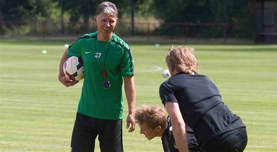 PROTI MISTROVI SLOVENSKA. Jaroslav ilhavý trénuje fotbalisty Jablonce od minulé stedy. Jeho tým nastoupí v Sedmihorkách proti Slovanu Bratislava, který vede kou Straka.