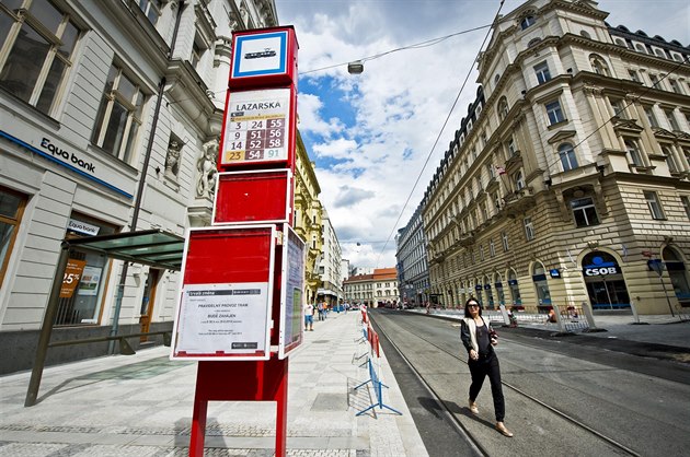 Dlníci v tchto dnech dokonují práce na rekonstrukci tramvajové trati v úseku...