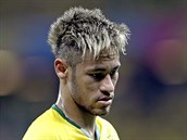 Jedna z nejvtch hvzd ampiontu - brazilsk tonk Neymar a jeho blond...