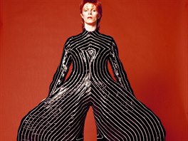 David Bowie v kostmu od Kansai Jamamota