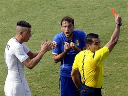 �ERVENÁ, A VEN! Italský fotbalový reprezentant Claudio Marchisio dostal od...