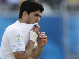 KANIBAL. U dvakrát Luis Suárez kousl svého soupee - jet kdy hrál za Ajax a...