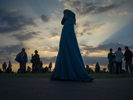 Oslavy slunovratu u Stonehenge (Spojené království, 21. ervna 2014).