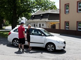 Ped kolou. Tady se Humlv ze zvan Siola domlouval s pedsedou Mrzkem o...