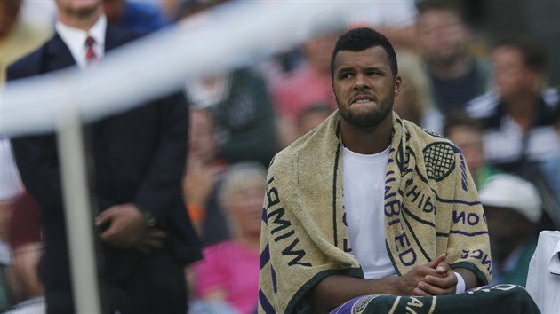 EKN NA SOUPEE. Jo-Wilfried Tsonga v duelu s Jurgenem Melzerem.