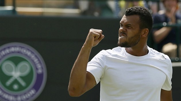 HOTOVO. Jo-Wilfried Tsonga vod Wimbledonu zvldl. Porazil Jurgena Melzera.