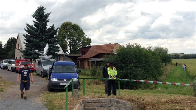 V obci Liany na Rakovnicku bylo nalezeno ohoel tlo mrtvho mue (26.6.2014)