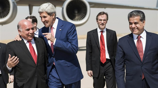 f americk diplomacie John Kerry by rd Kurdy pesvdil, aby spolupracovali s centrln irckou vldou. Oni ale sp ct anci na vlastn stt (23. ervna 2014).