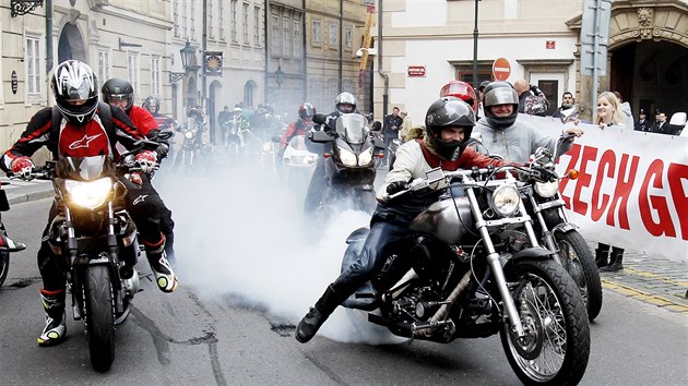 Prahou projely stovky motork za zachovn tradinho brnnskho zvodu. (20. ervna 2014)