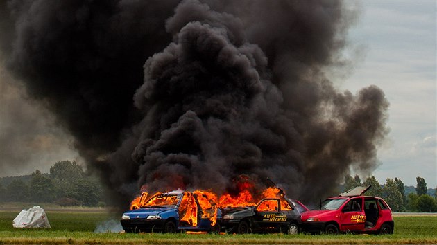 Hned pt vrtulnk integrovanho zchrannho systmu se astnilo aknho zsahu u simulovan hromadn automobilov nehody.