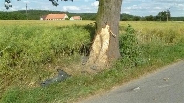 estadvacetilet ofr jek smrem od Beznku, kdy nedaleko obce Kuroslepy s autem nejprve vyjel do protismru, kde narazil do smrovho sloupku a nsledn eln do vzrostlho stromu.