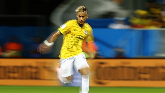 Brazilsk tonk Neymar v rychlosti vede m.
