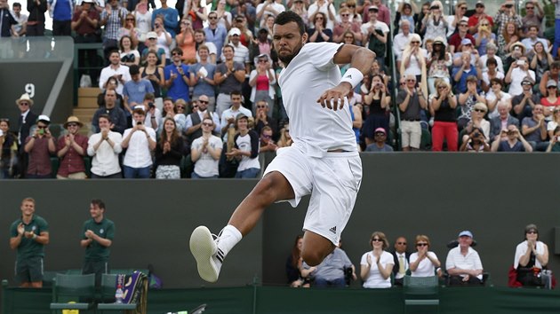 JSEM TAM! Jo-Wilfried Tsonga slav postup do osmifinle, kde se utk s Novakem Djokoviem.