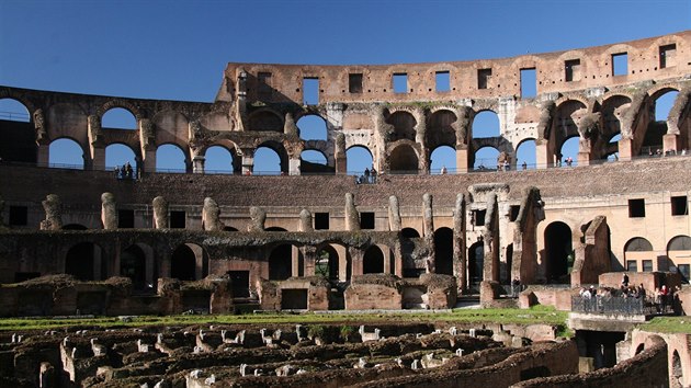 V mskm Koloseu zemelo podle umrnnch odhad na 700 tisc lid. Nkte historici se domnvaj, e obt mohlo bt i pes milion.