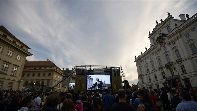 esk filharmonie ukonila svou 118. koncertn sezonu na Hradanskm nmst v Praze pod vedenm fdirigenta Jiho Blohlvka (24. ervna 2014).