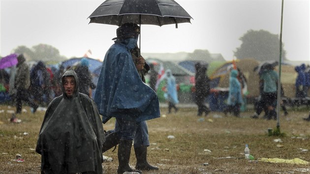 Bahno a d隝 Glastonbury pat (27. ervna 2014).