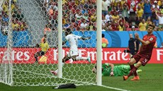 Asamoah Gyan z Ghany (v pozadí) se raduje, práv toti v utkání s Portugalskem...