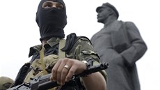 Na Leninově náměstí v Doněcku složili v sobotu proruští separatisté slib... Na Leninově náměstí v Doněcku složili v sobotu proruští separatisté slib...