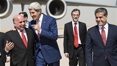 éf americké diplomacie John Kerry by rád Kurdy pesvdil, aby spolupracovali...