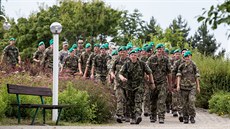 Vojáci picházejí do klimkovických lázní, kde se jejich kamarád Luká Hirka...