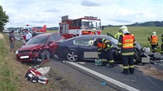 Při nehodě ve Střílkách na Kroměřížsku zemřela žena. Tři lidé se těžce zranili. Při nehodě ve Střílkách na Kroměřížsku zemřela žena. Tři lidé se těžce zranili.