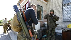 Proruský separatista se v Seversku nedaleko Doncku chlubí svou protitankovou