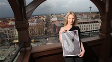 Autorka úprav památníku letce Jana Kašpara v podobě ranjveje Dita Krouželová... Autorka úprav památníku letce Jana Kašpara v podobě ranjveje Dita Krouželová...