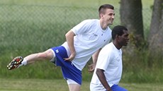 Amer Osmanagič (vlevo) a Augusto Alexi Quintero Batioja na tréninku fotbalistů Amer Osmanagič (vlevo) a Augusto Alexi Quintero Batioja na tréninku fotbalistů