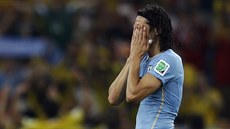 Uruguayský útoník Edinson Cavani poté, co jeho tým dostal v osmifinále...