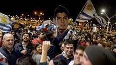 Hříšník Luis Suárez se doma dočká vřelého přijetí. Hříšník Luis Suárez se doma dočká vřelého přijetí.