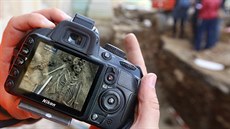 Záchranný archeologický výzkum před klášterním kostelem v Teplé objevil... Záchranný archeologický výzkum před klášterním kostelem v Teplé objevil...
