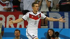 VYROVNAL REKORD. Nmecký útoník Miroslav Klose dal svj 15. gól na mistrovství