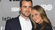 Justin Theroux a Jennifer Anistonová na premiée nové ady seriálu HBO The...