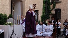 Kardinál Dominik Duka v sobotu na Konopiti celebroval záduní mi za