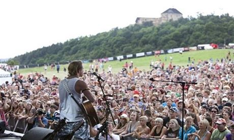 Oblíbený festival s historickou kulisou hrad a zámk ron navtíví tisíce lidí