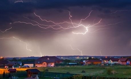 Meteorologové varují ped boukami a pívalovým detm. Ilustraní foto