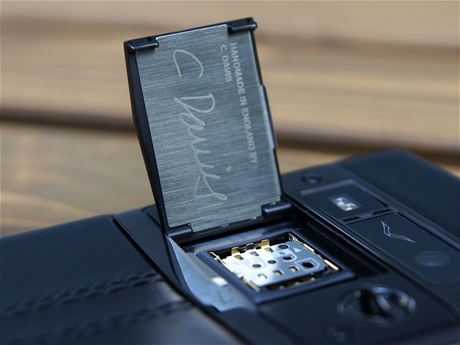 Vertu Signature Touch