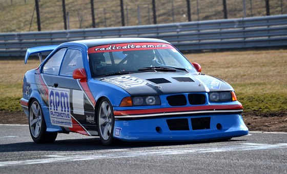 Lidé z okolí mosteckého autodromu si stují na hluk, který se line od závodních aut (ilustraní snímek).