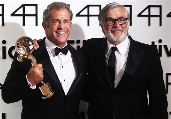 Herec Mel Gibson dostal od Jiího Bartoky Kiálový globus za umlecký pínos...