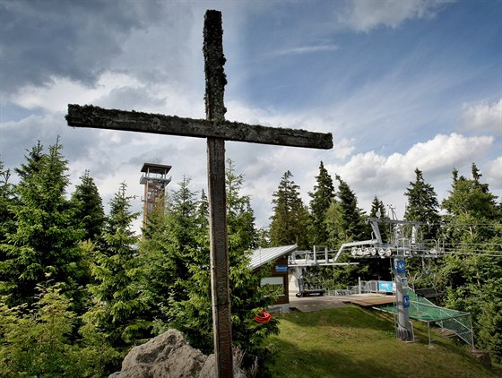 umavský piák láká ke sportování i vyhlídce z nové rozhledny, pesto je hotel patící kraji poloprázdný. Ilustraní snímek 