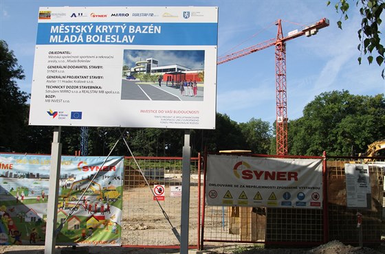 KRYTÝ BAZÉN. V Mladé Boleslavi zaala výstavba krytého bazénu, oteve ho vak...