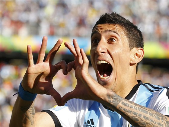 Argentinský ofenzivní záloník Ángel di María se svým typickým zpsobem raduje...