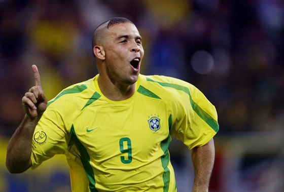 Brazilský útoník Ronaldo se raduje z jednoho ze svých osmi gól na mistrovství...