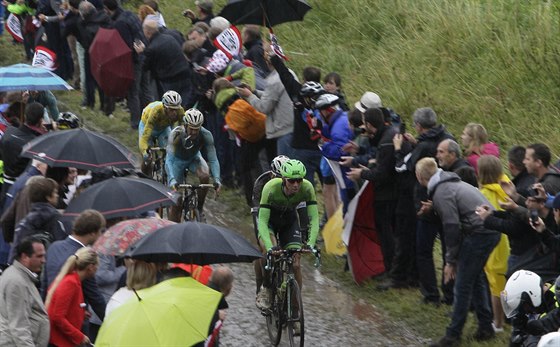 Pátá etapa Tour de France vyla vedoucímu mui závodu Vincenzovi Nibalimu (ve...