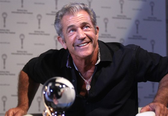 Mel Gibson usedl do kesla k Marku Ebenovi pi natáení speciálního dílu...