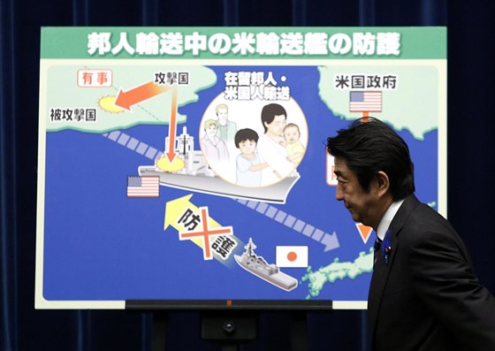 Japonský premiér inzó Abe na tiskové konferenci oznámil zmnu výkladu ústavy,...