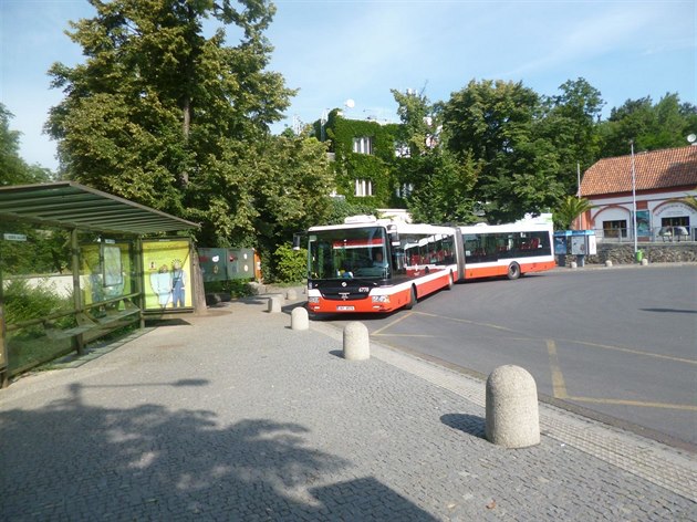Dopravu do zoo v lét posílí kloubové autobusy na lince 112.