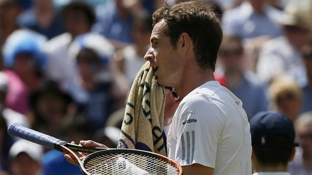 Britskmu tenistovi Andymu Murraymu se ve tvrtfinle Wimbledonu proti Dimitrovovi nedailo.