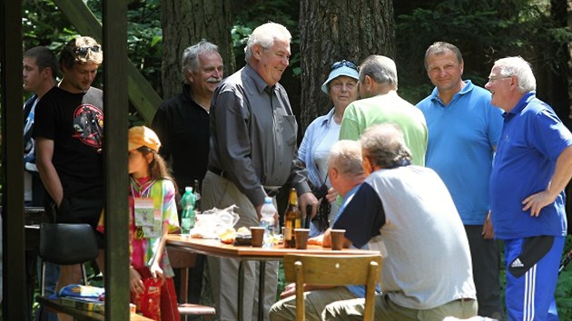 Milo Zeman se objevil na tradinm posezen pi pleitosti pochodu Kontrola pramenu eky Oslavy(6.ervence 2014).